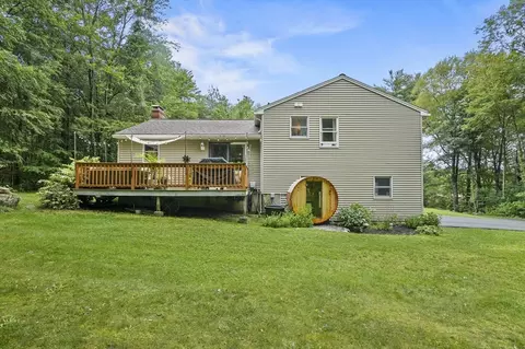 Exterior - 16 Carrier Ln, Sutton, MA 01590 photo 5 of 9