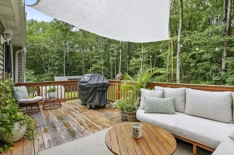 Exterior - 16 Carrier Ln, Sutton, MA 01590 photo 4 of 9