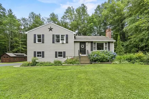 16 Carrier Ln, Sutton, MA 01590