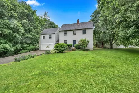 6 Mcgilpin Rd, Sturbridge, MA 01566