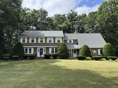 72 Hickory Dr N, Raynham, MA 02767
