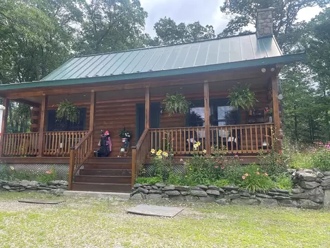 149 Nichewaug Rd, Petersham, MA 01366
