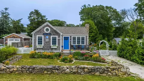 147 Dogwood St, Fairhaven, MA 02719