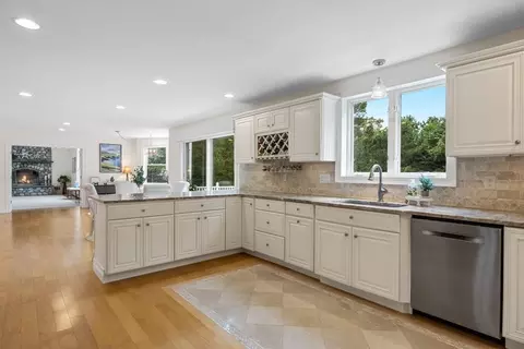 29 Weatherdeck Dr, Bourne, MA 02532 photo 5