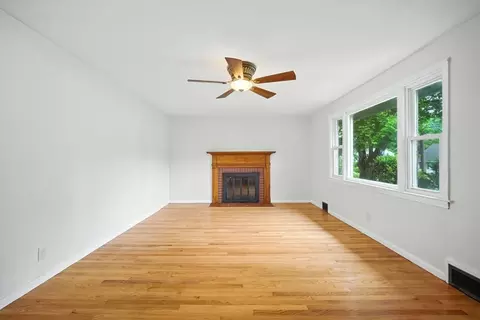32 Pine Hill Rd, Springfield, MA 01118 photo 4