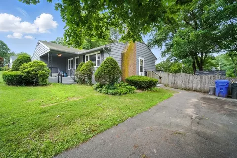 32 Pine Hill Rd, Springfield, MA 01118 photo 2