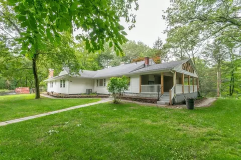 575 North St, Agawam, MA 01030