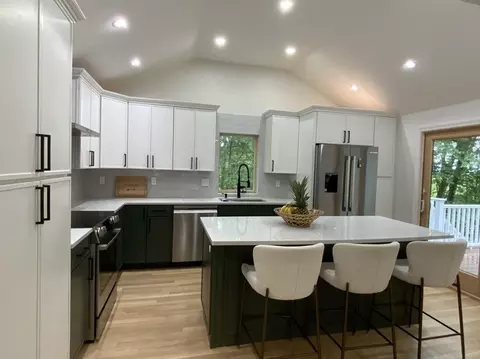 60 Duxbury Dr, Holden, MA 01520