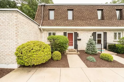 191 Porter Lake Dr #191, Springfield, MA 01106