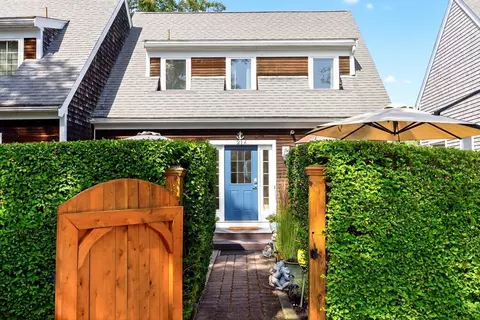 21 Priscilla Alden Rd UNIT A, Provincetown, MA 02657