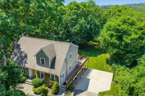 908 W Falmouth Hwy, Falmouth, MA 02540
