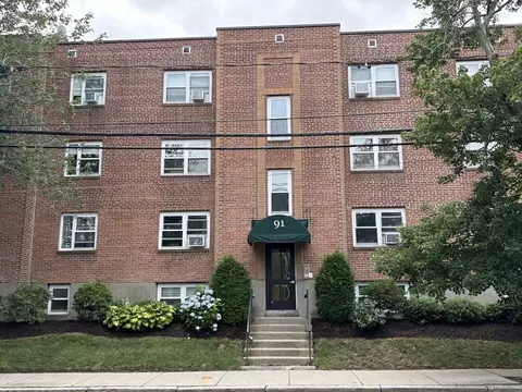 91 Chestnut St #4, Brookline, MA 02445