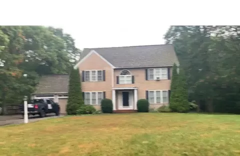 94 Thornberry Cir, Mashpee, MA 02649