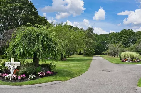 33 Reservoir Dr, Danvers, MA 01923