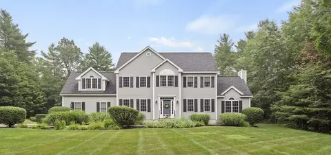 81 Lawrence St, Pepperell, MA 01463