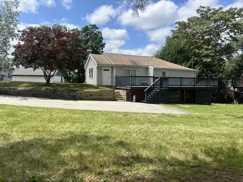 141 Sunderland Rd, Worcester, MA 01604