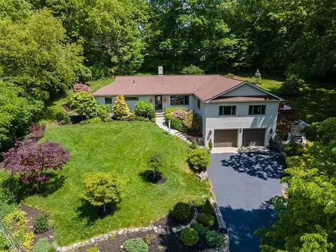 10 Winch Way, Natick, MA 01760