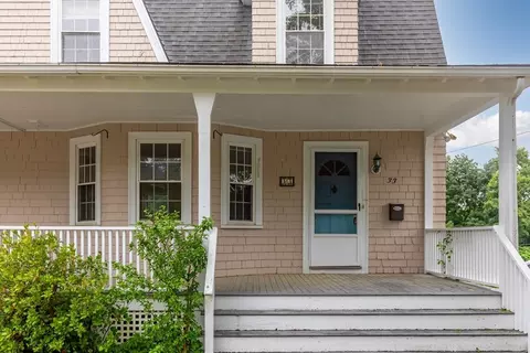 33 Spooner St, Plymouth, MA 02360