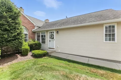 17 Castle Hill Rd #G, Agawam, MA 01001