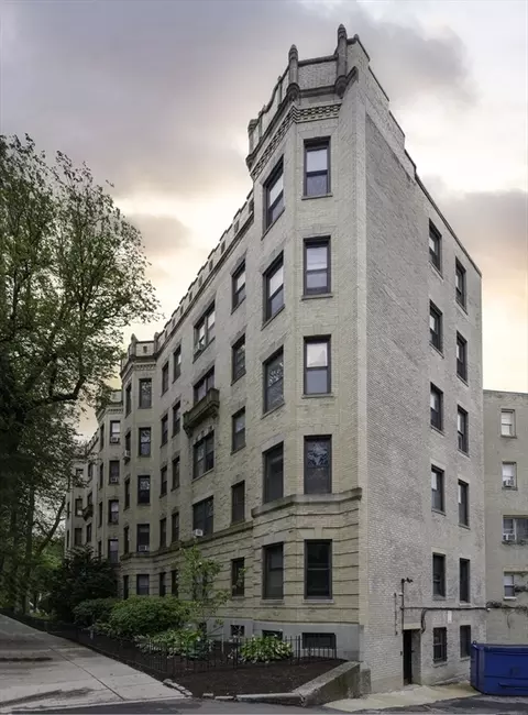 51 Park Dr #11, Boston, MA 02215