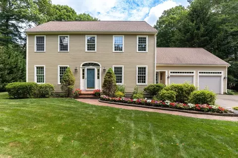 15 Deerfield Dr, Bridgewater, MA 02324