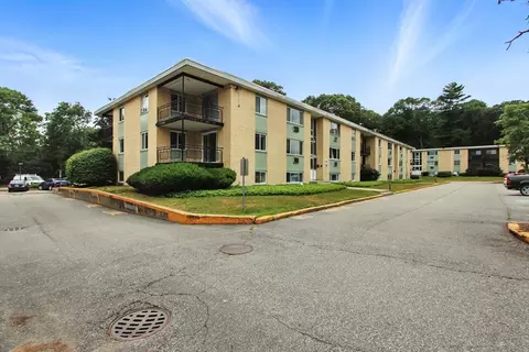 18 Nelson Dr #2F, Randolph, MA 02368