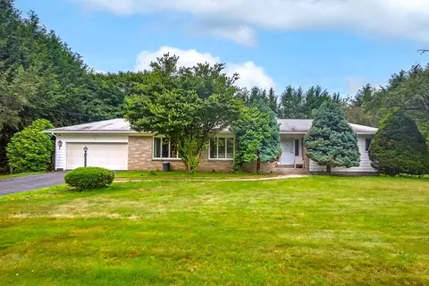 54 Pequot, Southampton, MA 01073