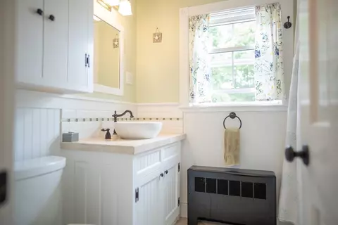 Bath - 101 Parallel St, Harwich, MA 02645 photo 1 of 1