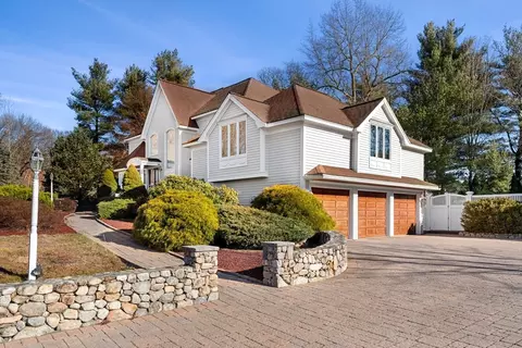 11 Scotland Dr, Andover, MA 01810