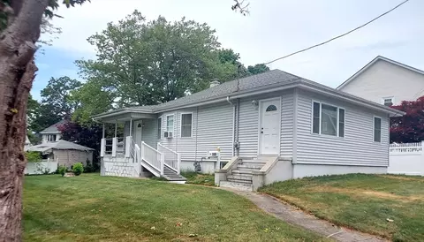 108 Garden St, Fall River, MA 02720