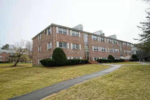 25 Edgelawn Ave #10, North Andover, MA 01845