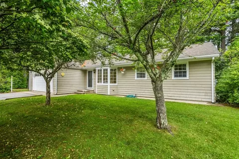 40 Lake Shore Dr S, Westford, MA 01886
