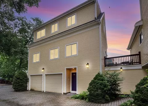 27 Kinnaird St #6, Cambridge, MA 02139