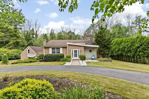 190 Holmes St, Hanson, MA 02341
