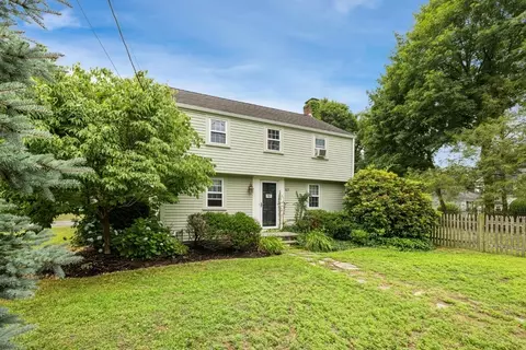 465 Main St, Lynnfield, MA 01940