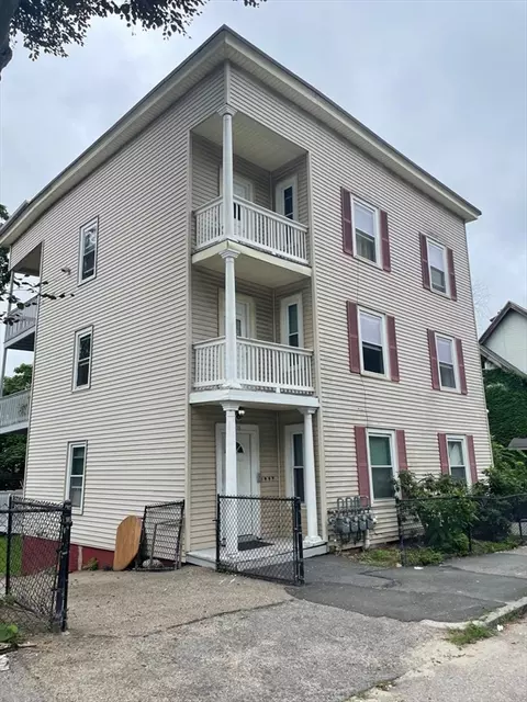 16 Gates St, Worcester, MA 01610