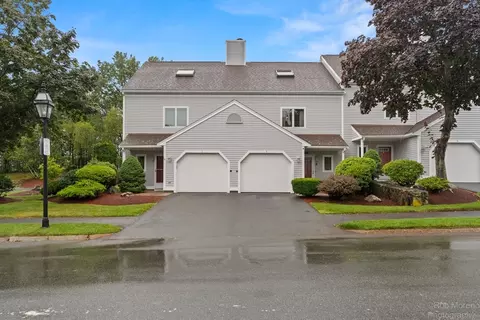 3 Carriage Hill Ln #3, Salem, MA 01970