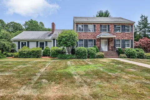15 America Dr, Peabody, MA 01960