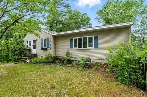 15 Kalmia Rd, Holbrook, MA 02343