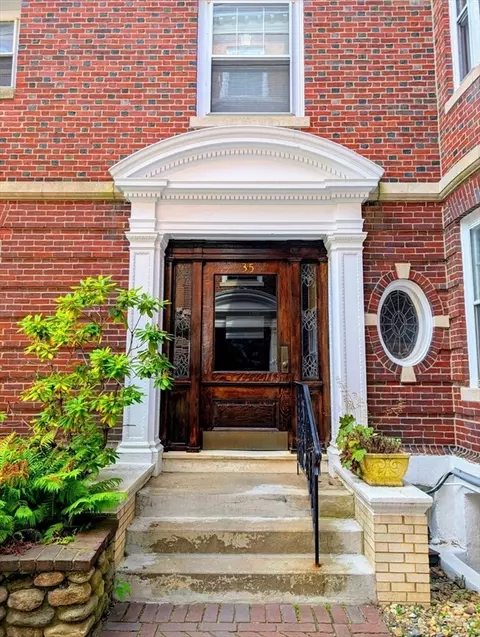 35 Lee St #11, Cambridge, MA 02138