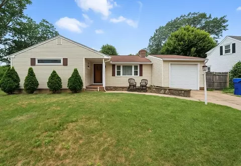 28 Holy Cross St, Springfield, MA 01104