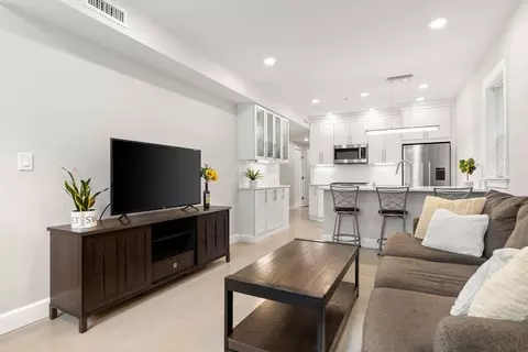 286 Sumner St #1, Boston, MA 02128