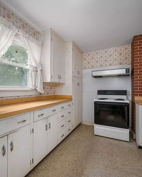 51 Taft Ave, Easthampton, MA 01027 photo 9