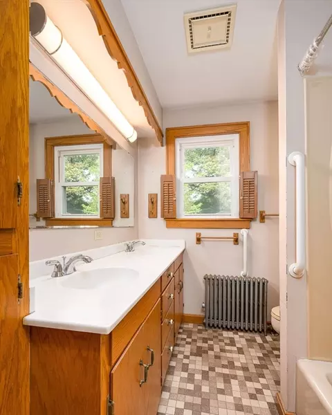 51 Taft Ave, Easthampton, MA 01027 photo 14