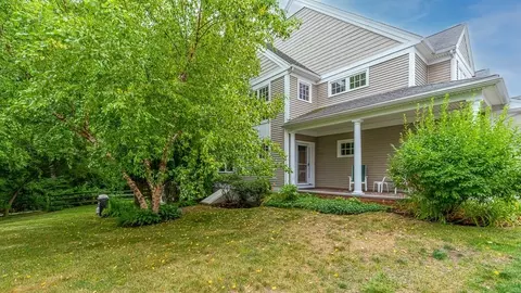 6 Essex Rd #4, Ipswich, MA 01938