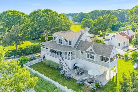 214 Circuit Ave, Bourne, MA 02559