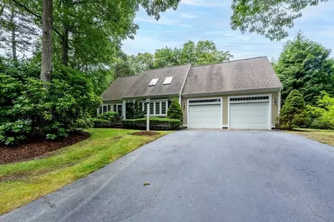 21 Rainbow Dr, Centerville, MA 02632
