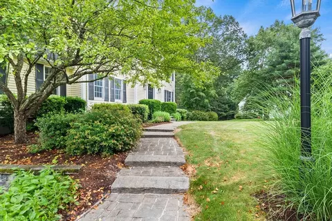 34 River Edge Rd, Mansfield, MA 02048 photo 2