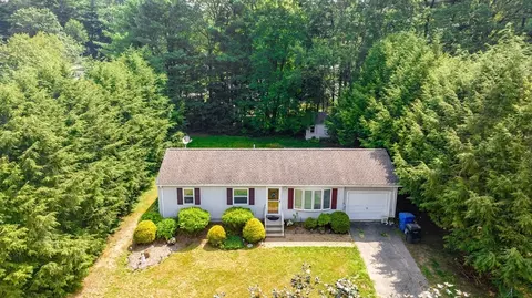 23 Saffron Cir, Springfield, MA 01129