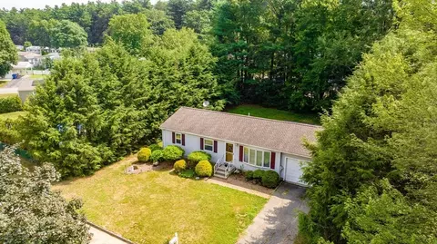 23 Saffron Cir, Springfield, MA 01129 photo 3